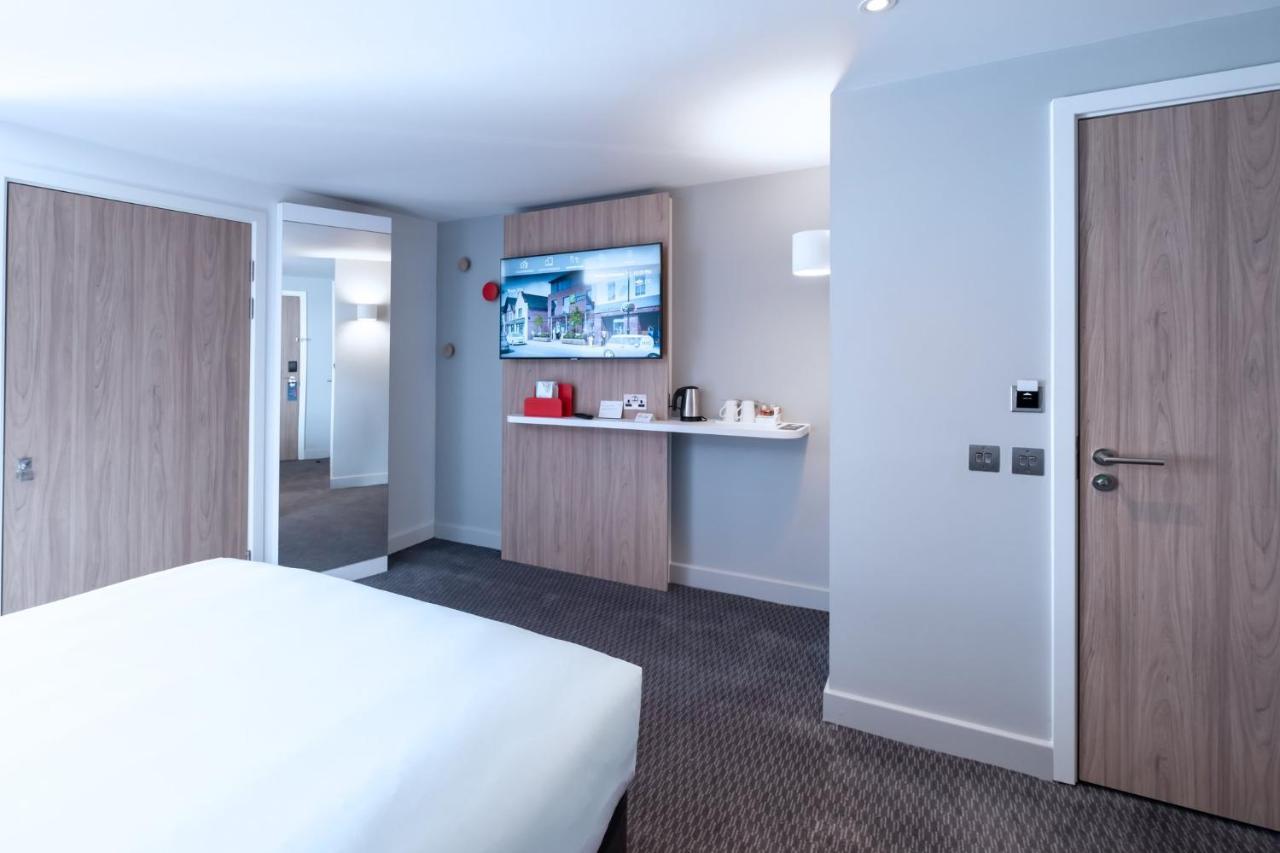 Holiday Inn Express - Fleet By Ihg Exterior foto